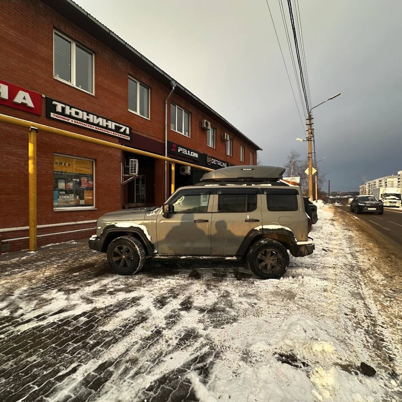 Установка автобокса 430л на Haval Dargo в Туле – вид сбоку