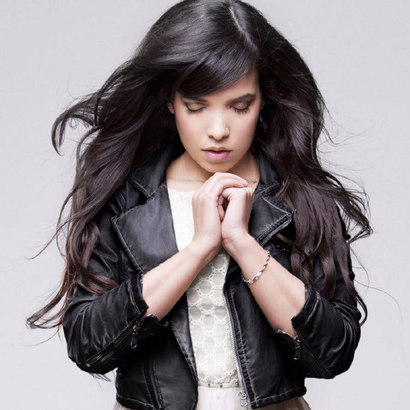 Indila в молодости. Indilla mp3. Адила́ седрая. Индила 2022. Indila фото.