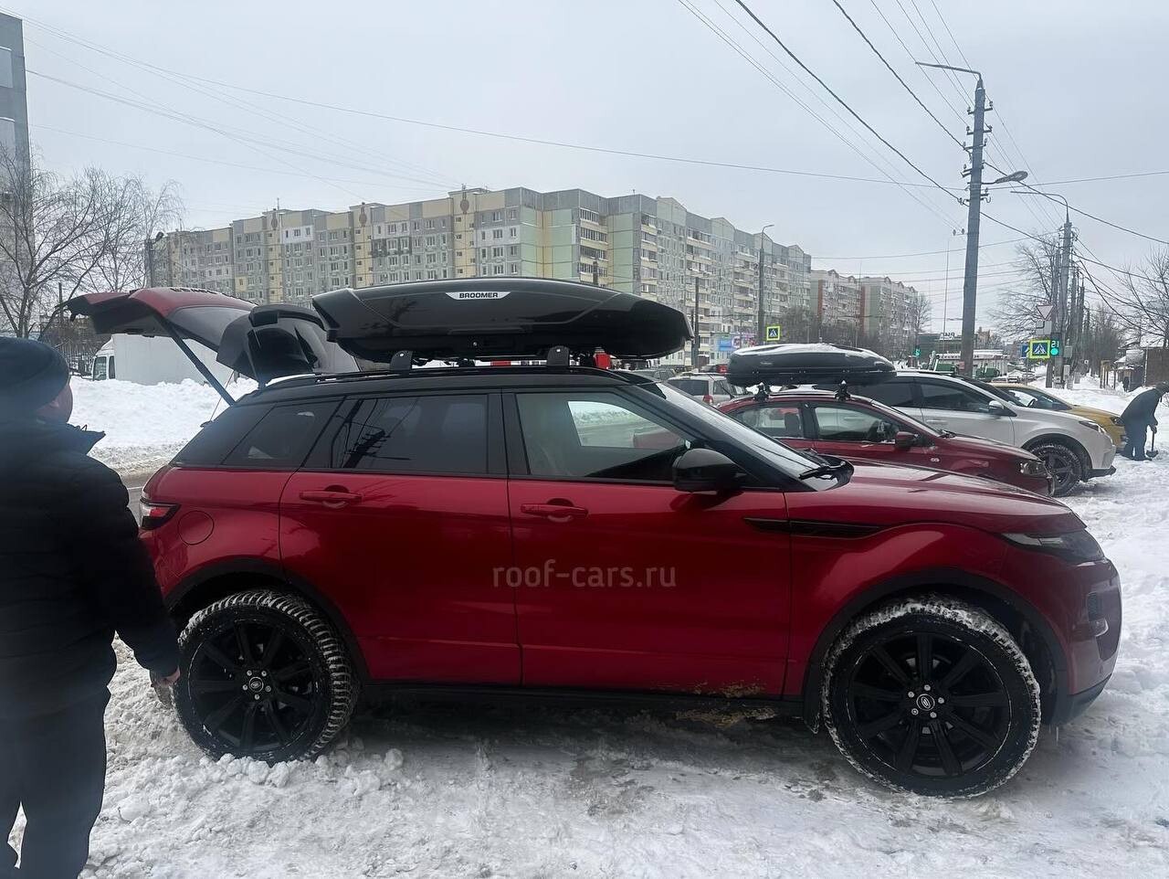 Установка автобокса Broomer L 430л на Range Rover Evoque в Туле – вид сбоку