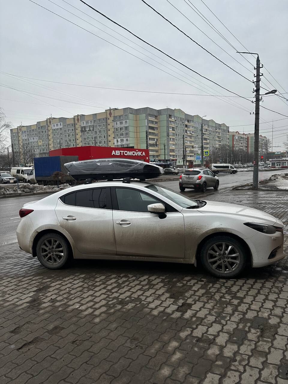 Установка автобокса Broomer L 430л на Mazda 3 BM в Туле – вид сбоку