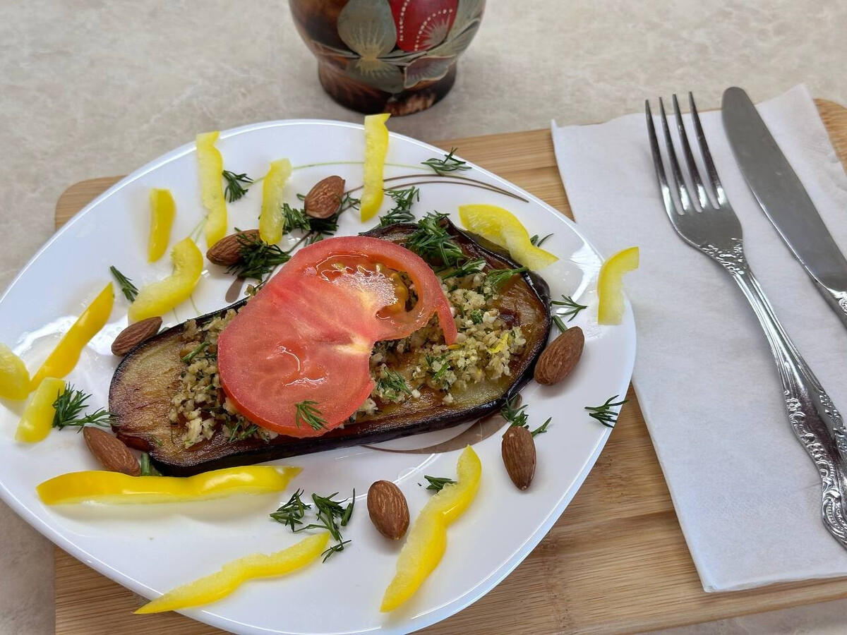 LENTEN MENU: "Eggplants stuffed with walnuts and tomatoes" Spicy, aromatic, beautiful, filling, incredibly tasty.