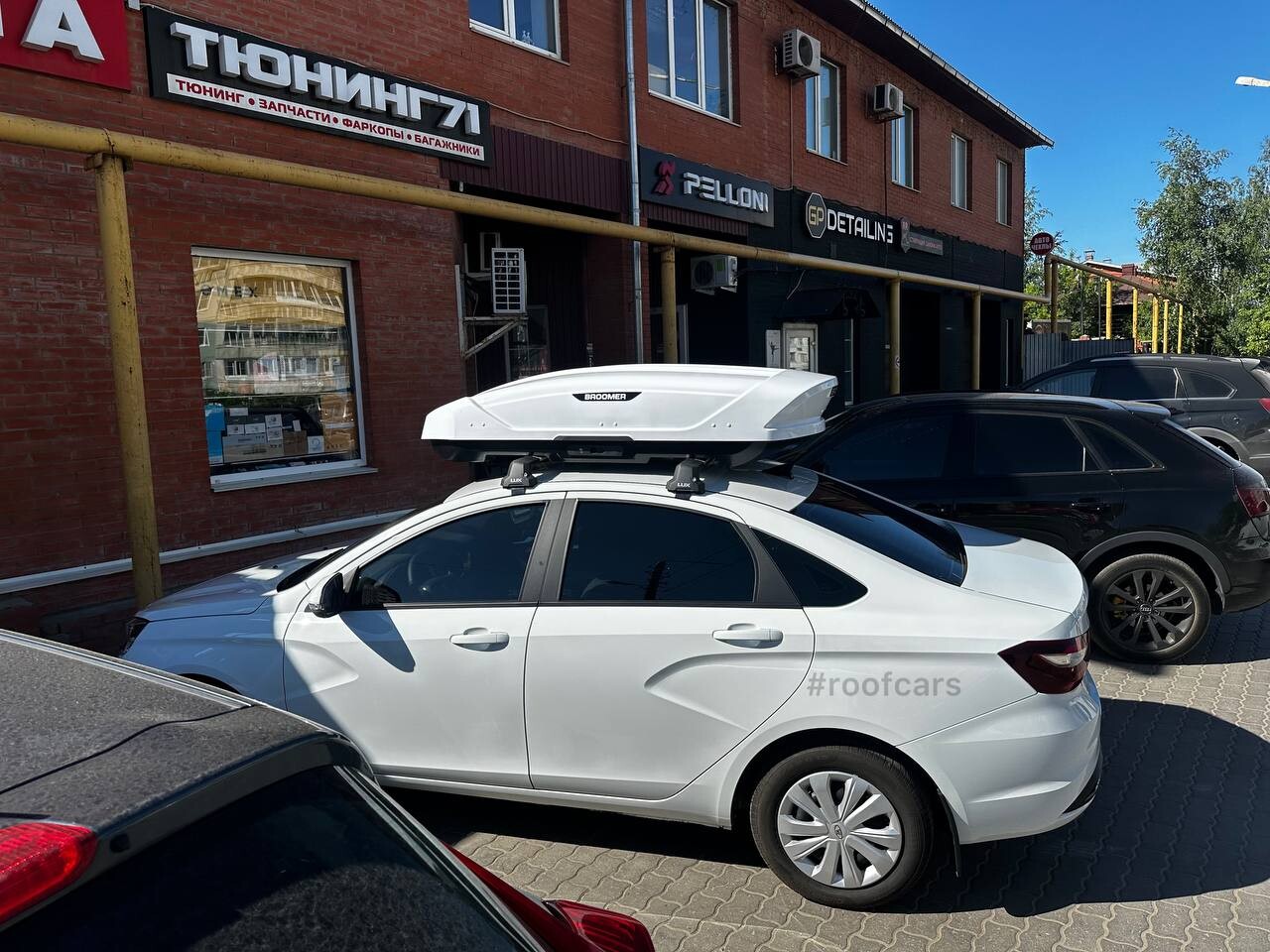 Установка багажника Lux City и автобокса Broomer 430л на Lada Vesta sedan в Туле
