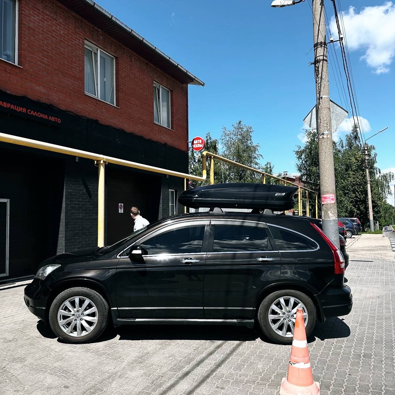 Установка автобокса 430л на Honda CR-V 3 в Туле – вид сбоку
