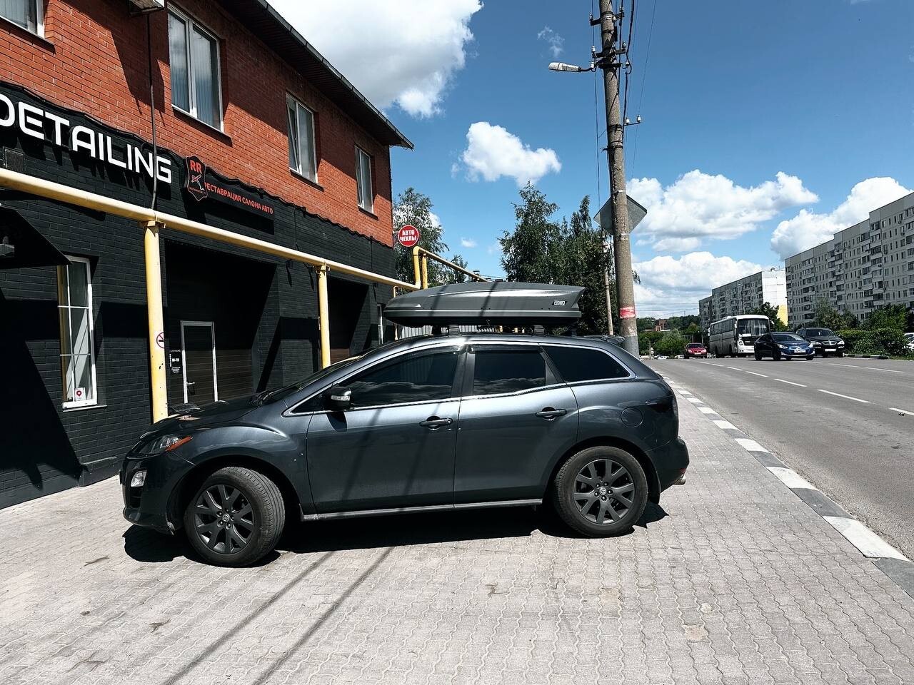 Установка автобокса 430л на Mazda CX-7 в Туле – вид сбоку