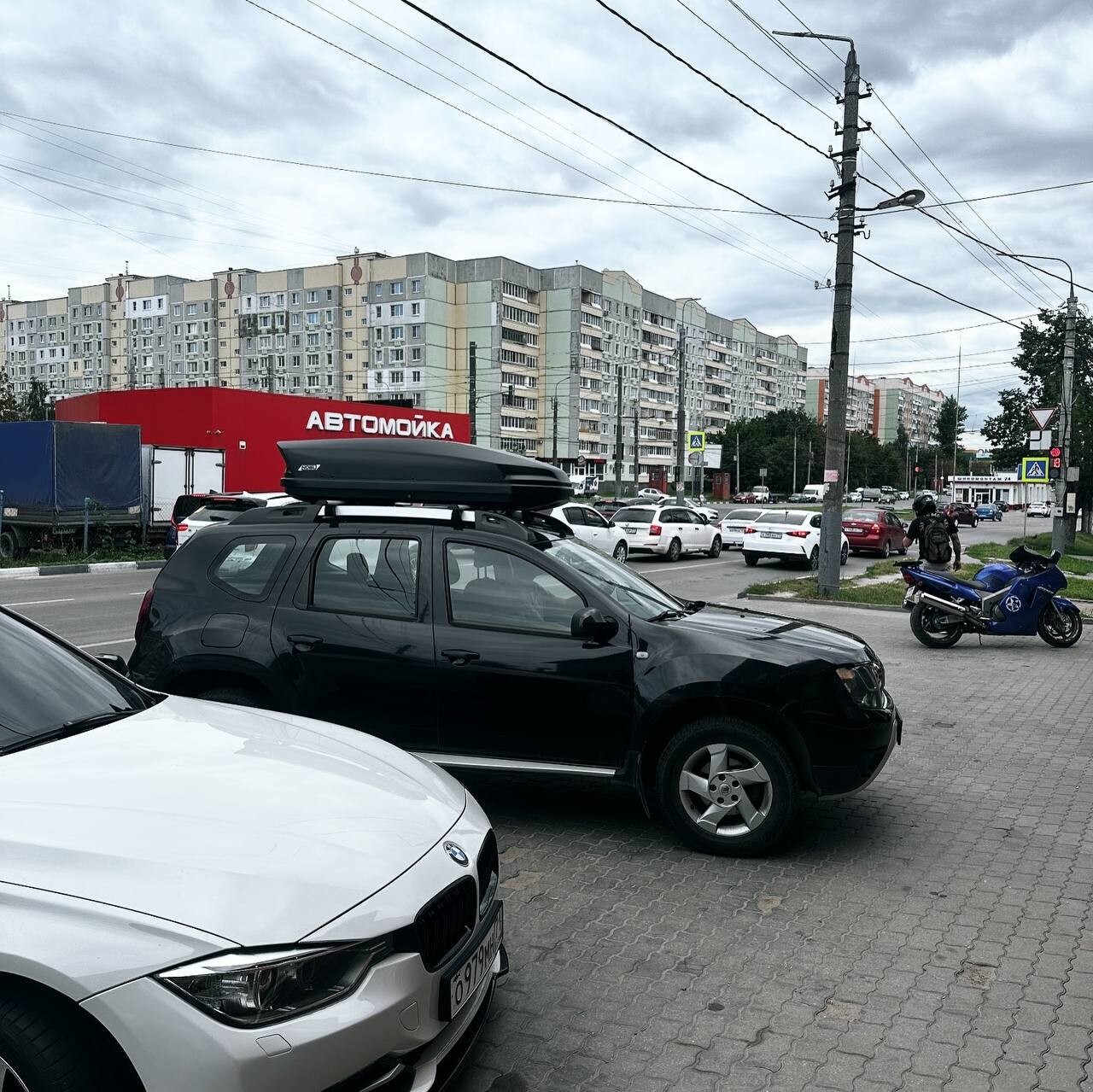Установка багажника и автобокса 430л на Рено Дастер в Туле