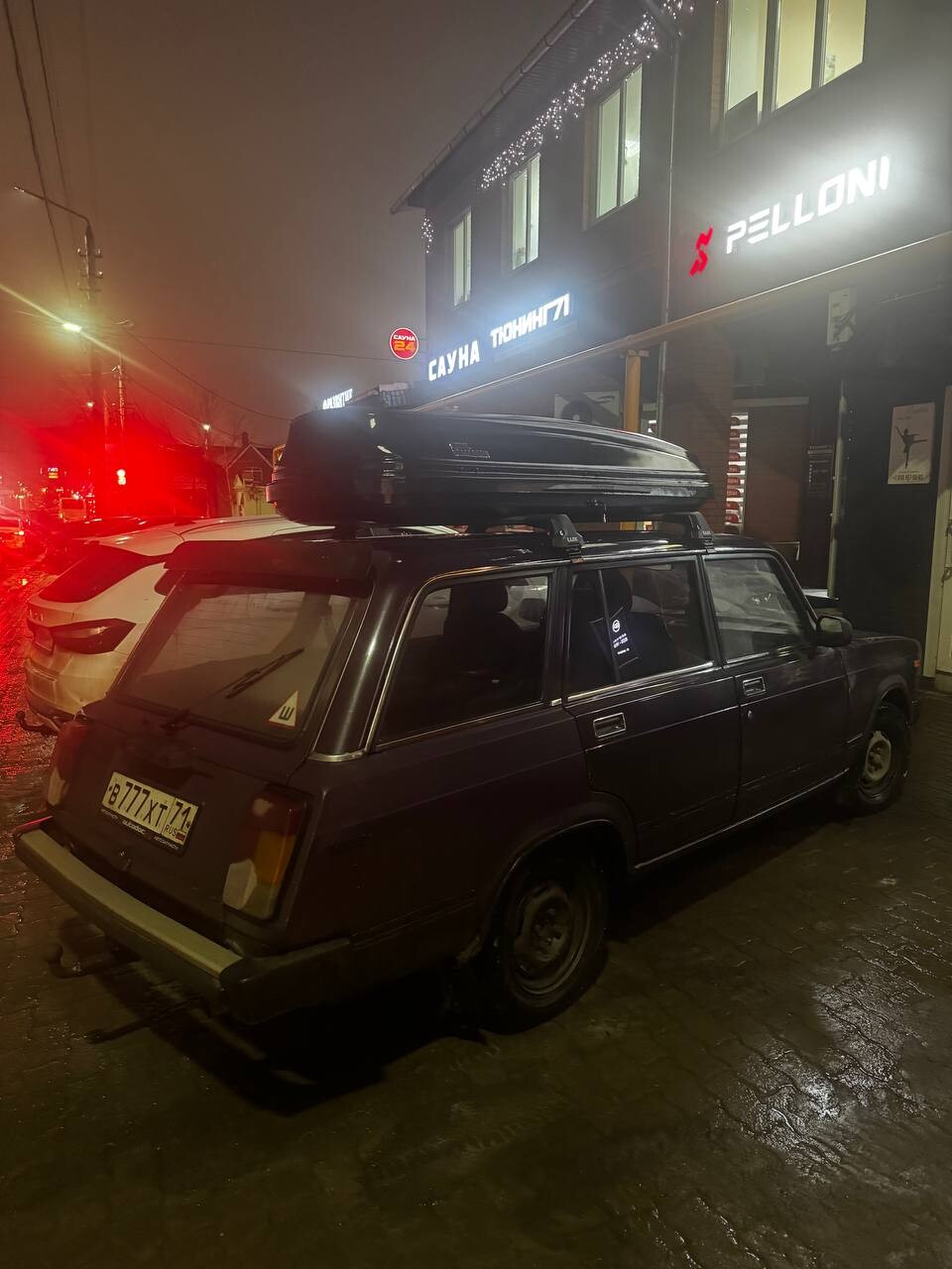 Установка багажника Lux City и автобокса Carl Steelman 470л на Lada 2104 в Туле