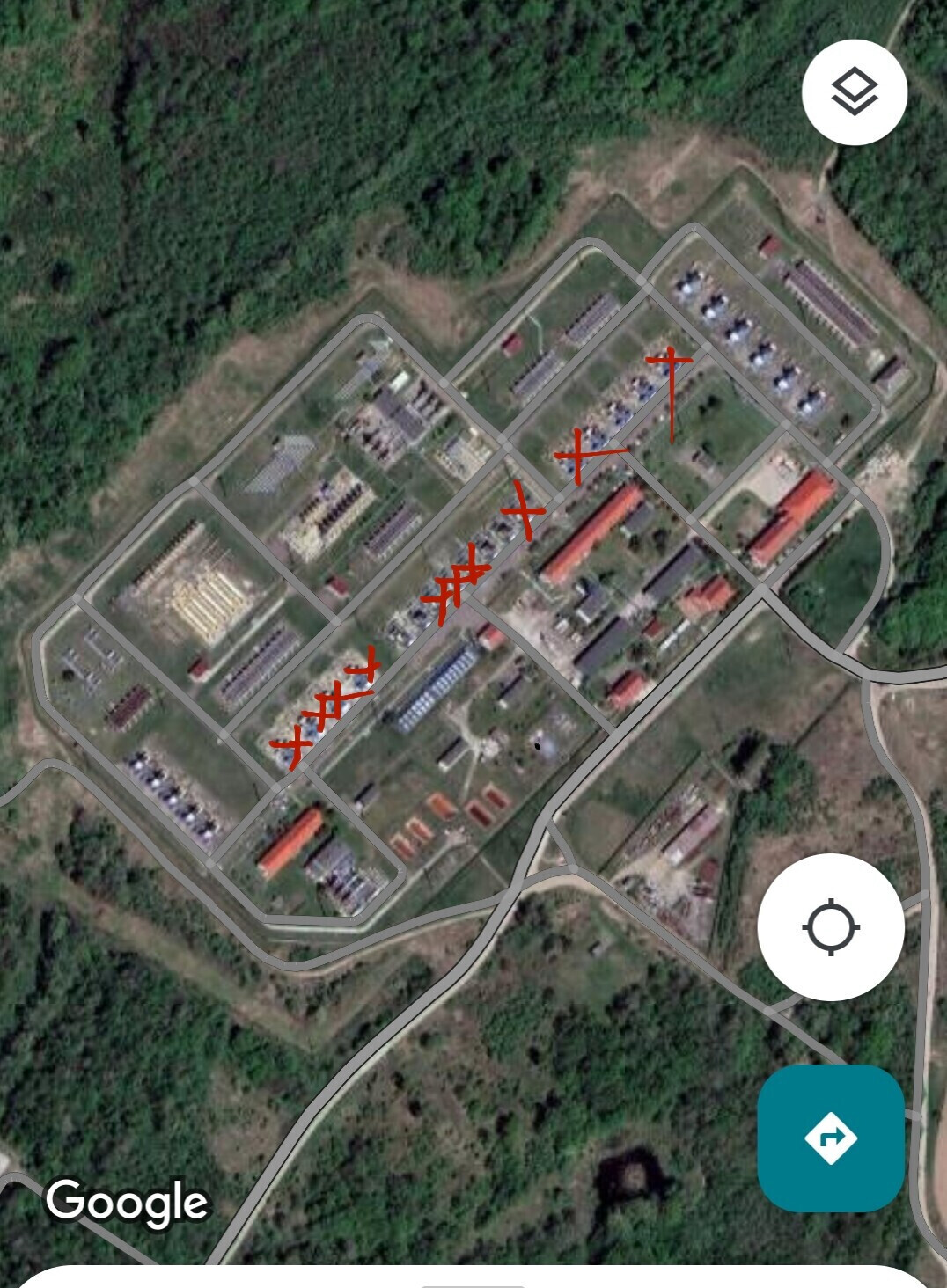 ВКС нанесли очередной удар по БВУ ПХГ под Стрыем. Из 17 ГПА до сегодняшнего дня работали семь. Суммарно они могут поднимать 35 млн. кубов газа в сутки. Всего рабочего газа в ПХГ около 3,5 млрд. кубов.