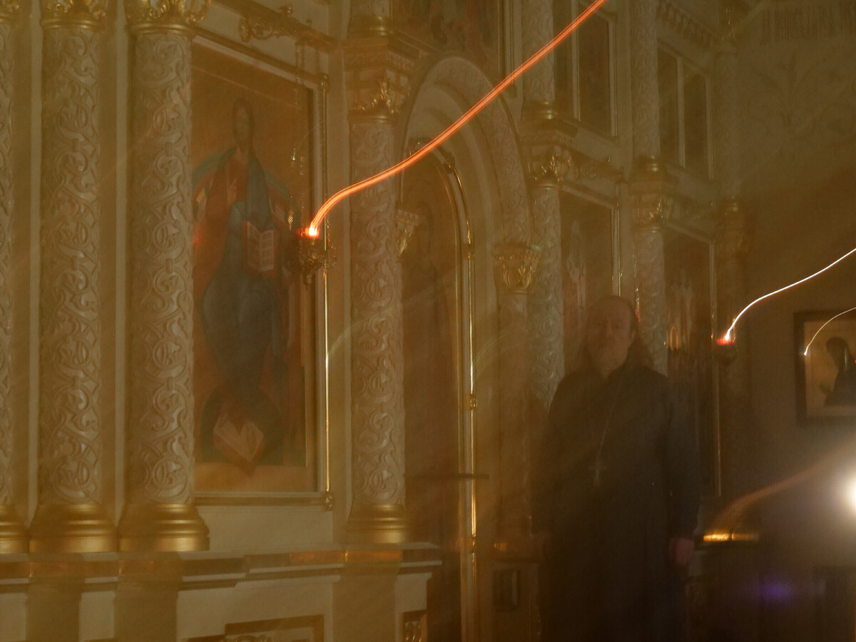 Сегодня зашла в один старинный храм в Замоскворечье. А там настоятель экскурсию проводит. Ну, и я ненадолго примкнула к ним, пока ребенка ждала. Подошла я на самом страшном моменте.