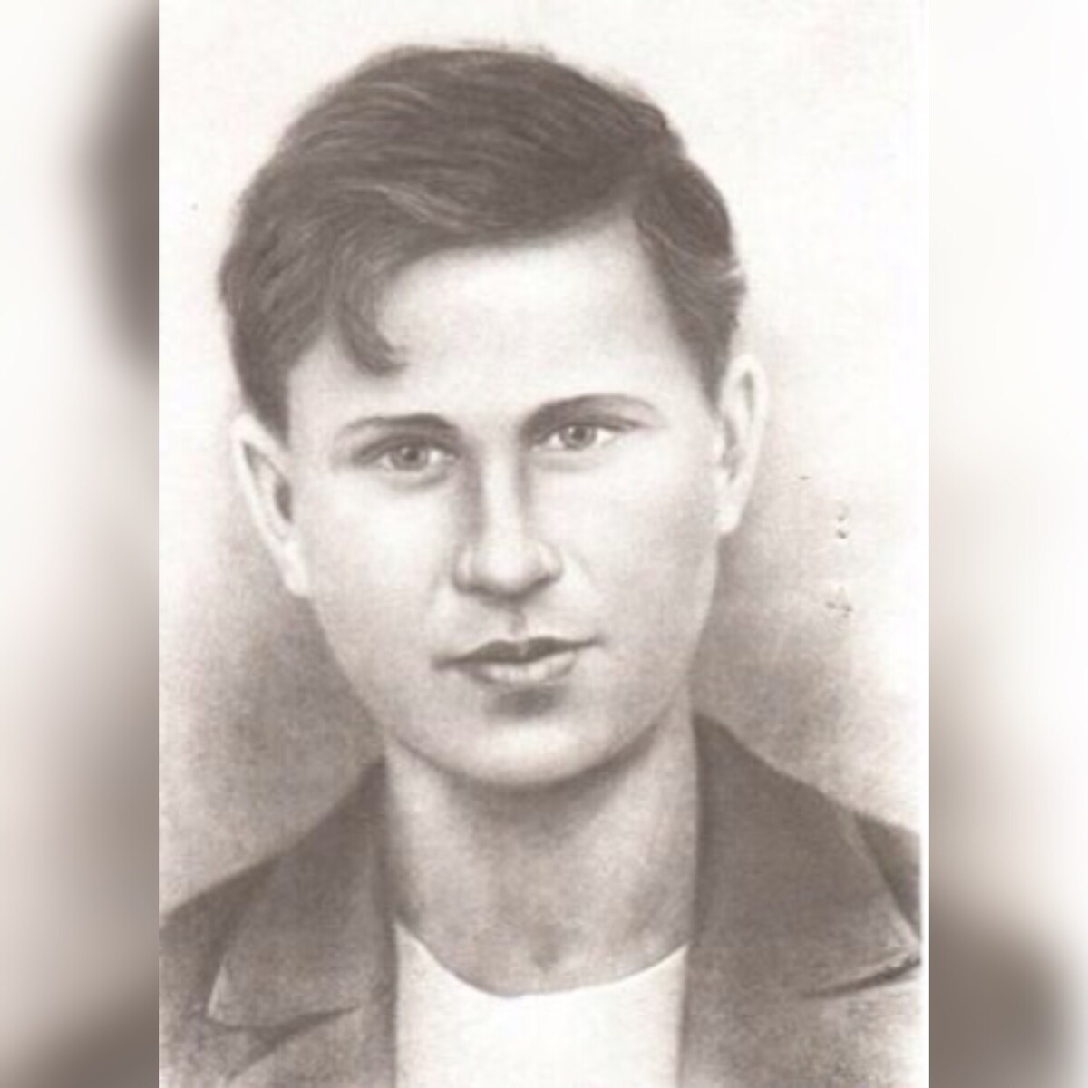107-лет Комсомолу  ВЛКСМ   Их имена носят улицы Черкесска   Сергей Гаврилович Тюленин родился 12 августа 1925 года в селе Киселёво Новосильского уезда Орловской губернии (ныне Корсаковского района...
