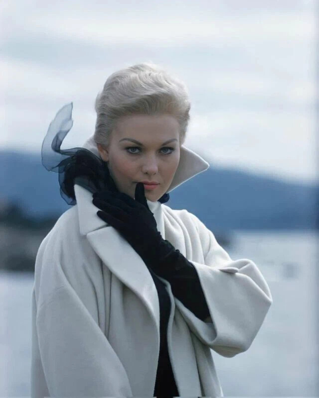 Роскошная актриса. Фотосессия 2023. Kim Novak for Vertigo.