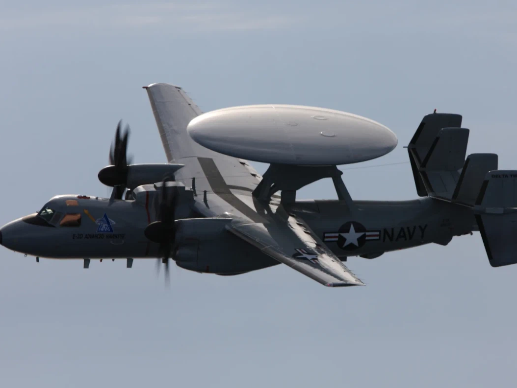 Grumman e-2 hawkeye внутри. Е-2с хокай самолет. Самолет дрло e-2 “hawkeye”. Е-2с hawkeye. E-2 advanced hawkeye.