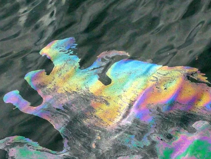 Масляное пятно юный спортсмен песчаный