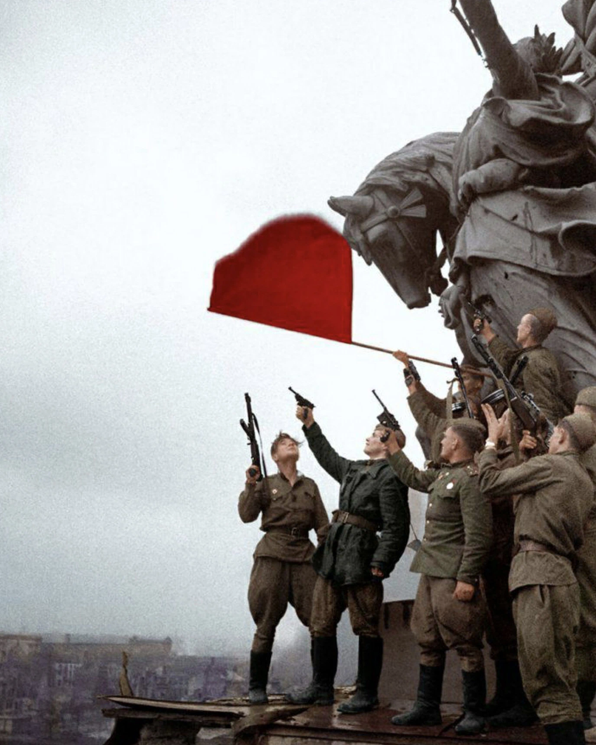 Советские солдаты в берлине 1945 года