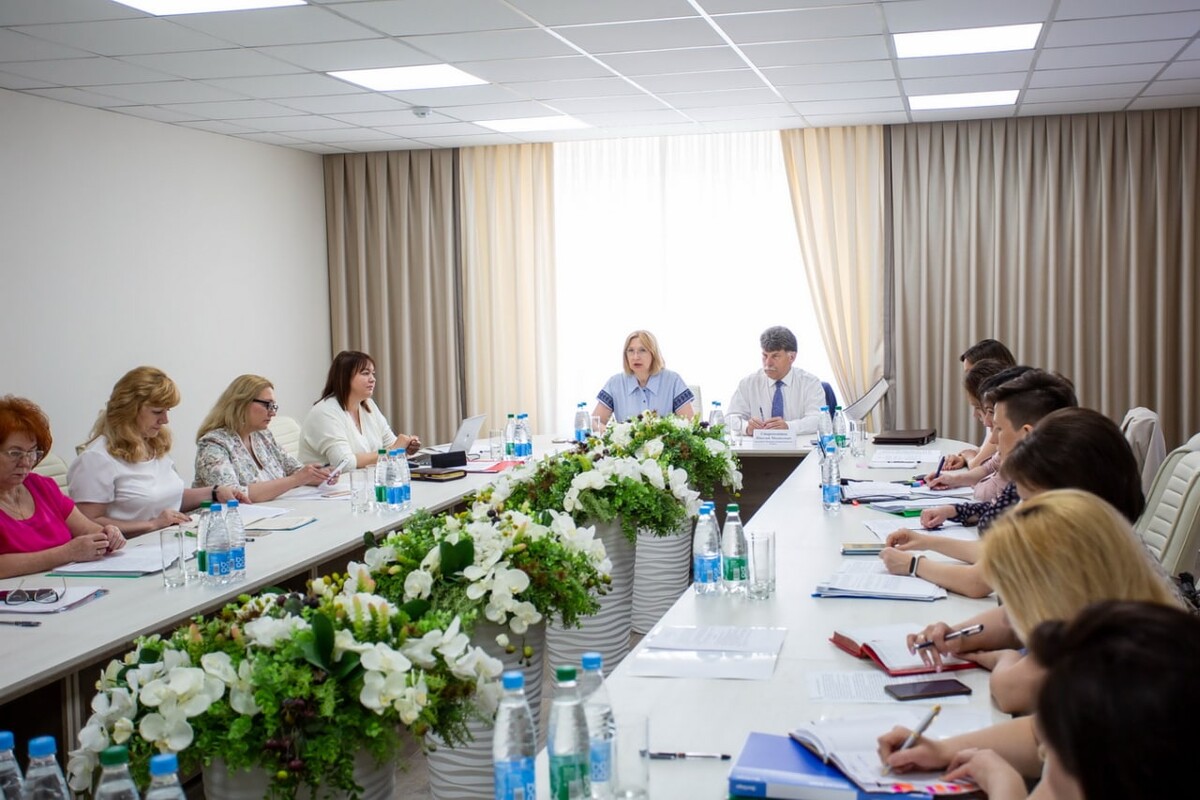 Зам министра юстиции рб. Нотариат в донецкой народной республике. Корчагина елена алексеевна росфинмониторинг. Омелёхина наталья владимировна. Министр юстиции новосибирской области.