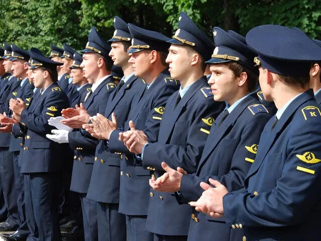 Летное училище гражданской авиации. Сасово училище гражданской авиации. Курсант летного училища Сасово. Курсантки летного училища Сасово. Форма курсантов Сасовского летного училища.