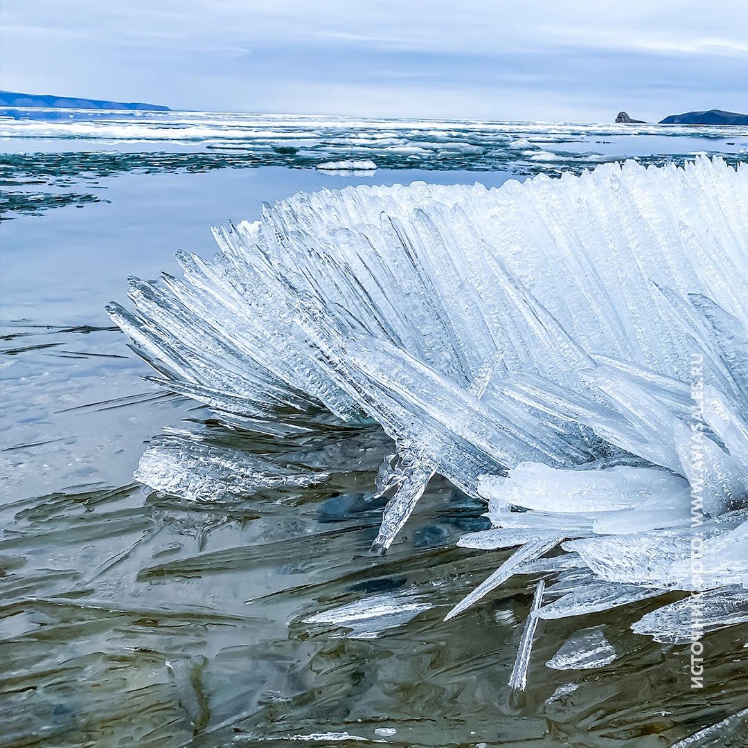 Ледяные иглы в море. Подставка в виде глыбы льда. Игольчатый лед. Игольчатый лед. Игольчатый лед.