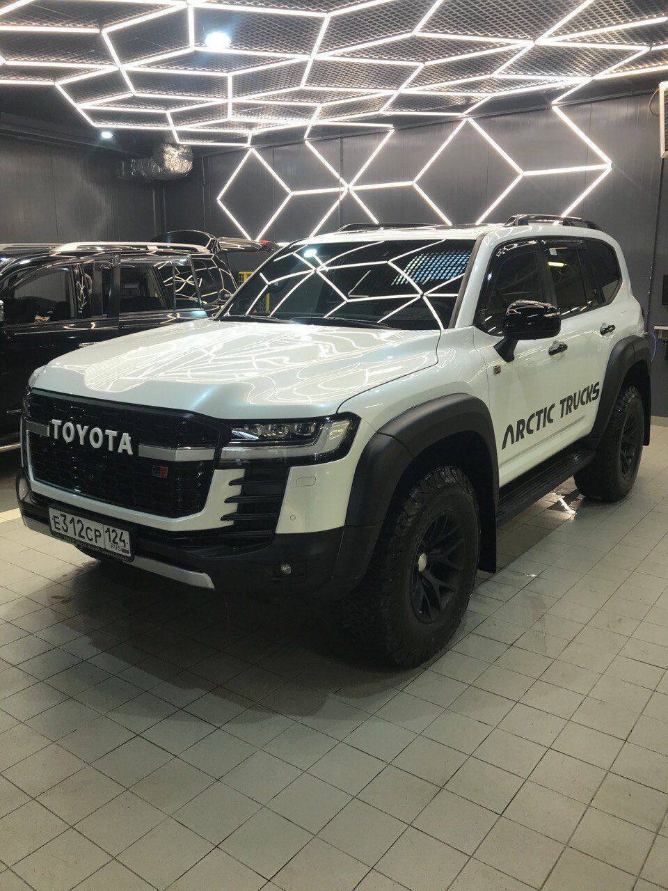 Toyota Land Cruiser 300 Arctic Trucks