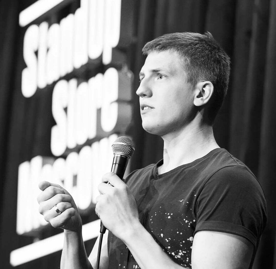 Стенд ап москва. Алексей Щербаков. Standup Москва Никита Васильев. Алексей Щербаков автомобиль. Standup Moscow актер.