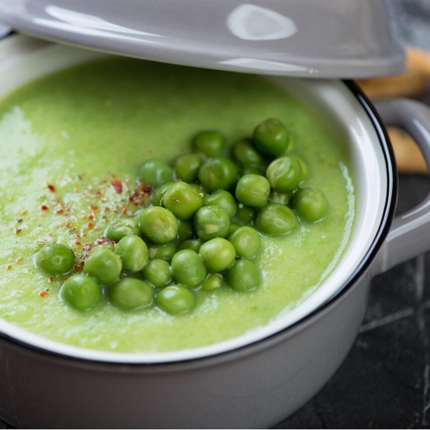 Суп из зеленого гороха. Пюре из горошка. Из зеленого горошка. Суп пюре из зеленого горошка. Суп пюре из зеленого горошка замороженного.