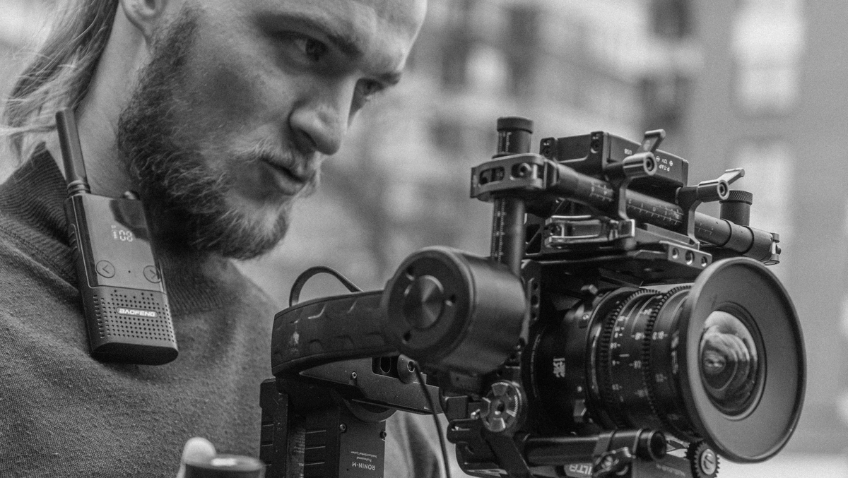 Лев Карпов Режиссер. Режиссер эфира. Андрей Lion видеосъемка. Видеооператор для ютуб фото. Режиссер лев