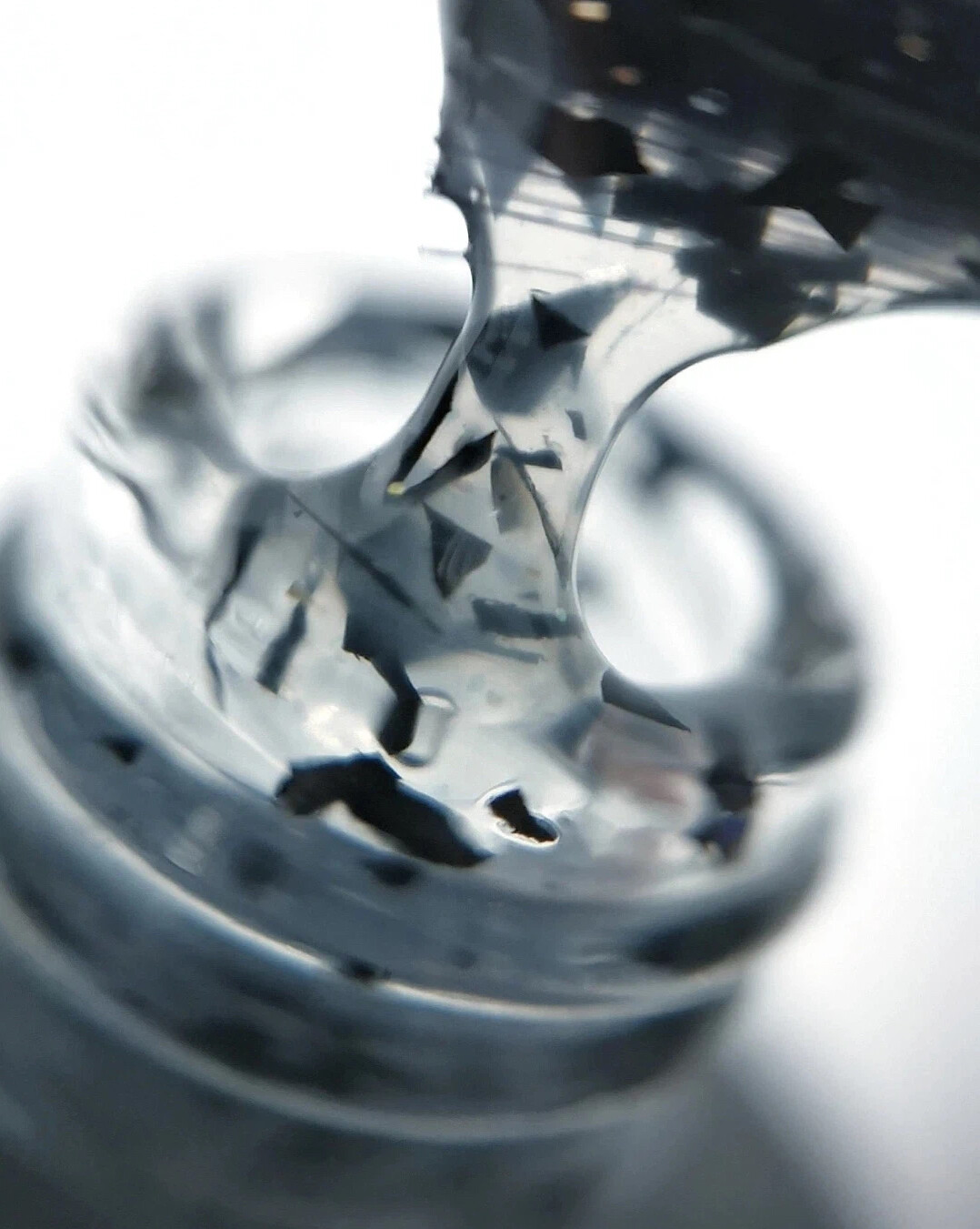 разбитое стекло. треснутое стекло. Broken black.