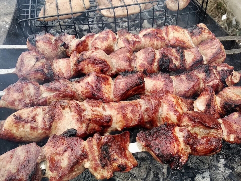 Сколько нужно мяса для шашлыка на человека. Закрытие шашлычной. Закрытый для шашлычков. Замена мяса. Myaso chto mojno zamenit.