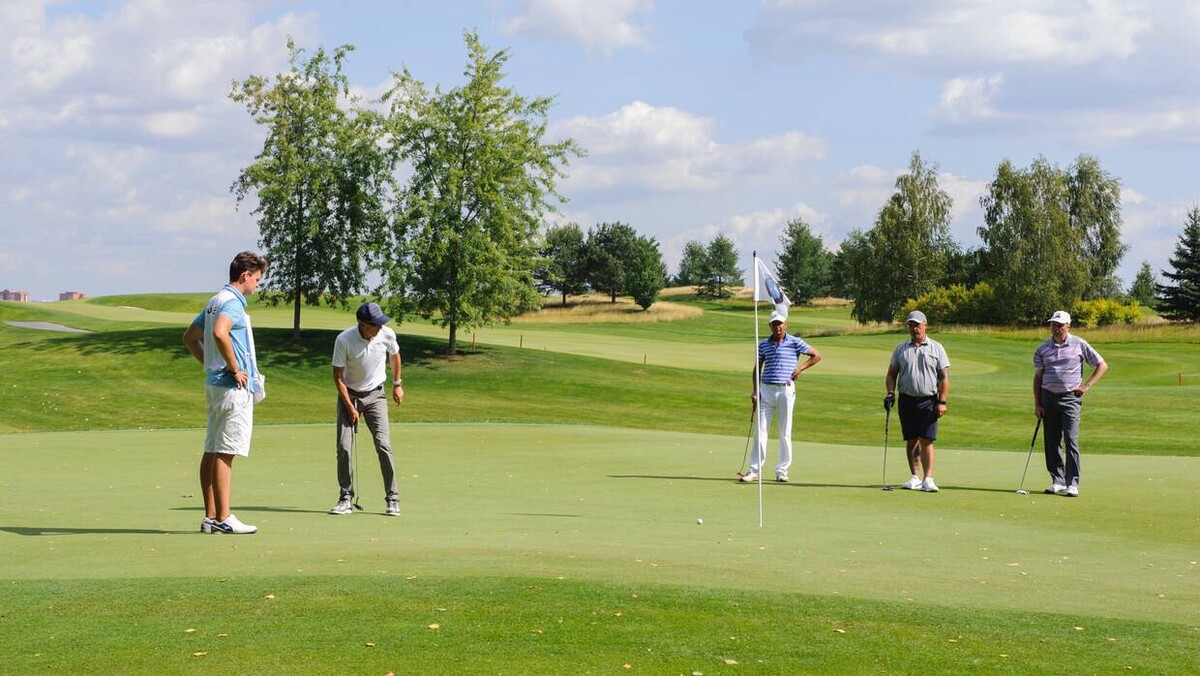 Гольф клуб раево. Раево гольф. Raevo Golf Club. Гольф клуб Сколково. Гольф в Крылатском.