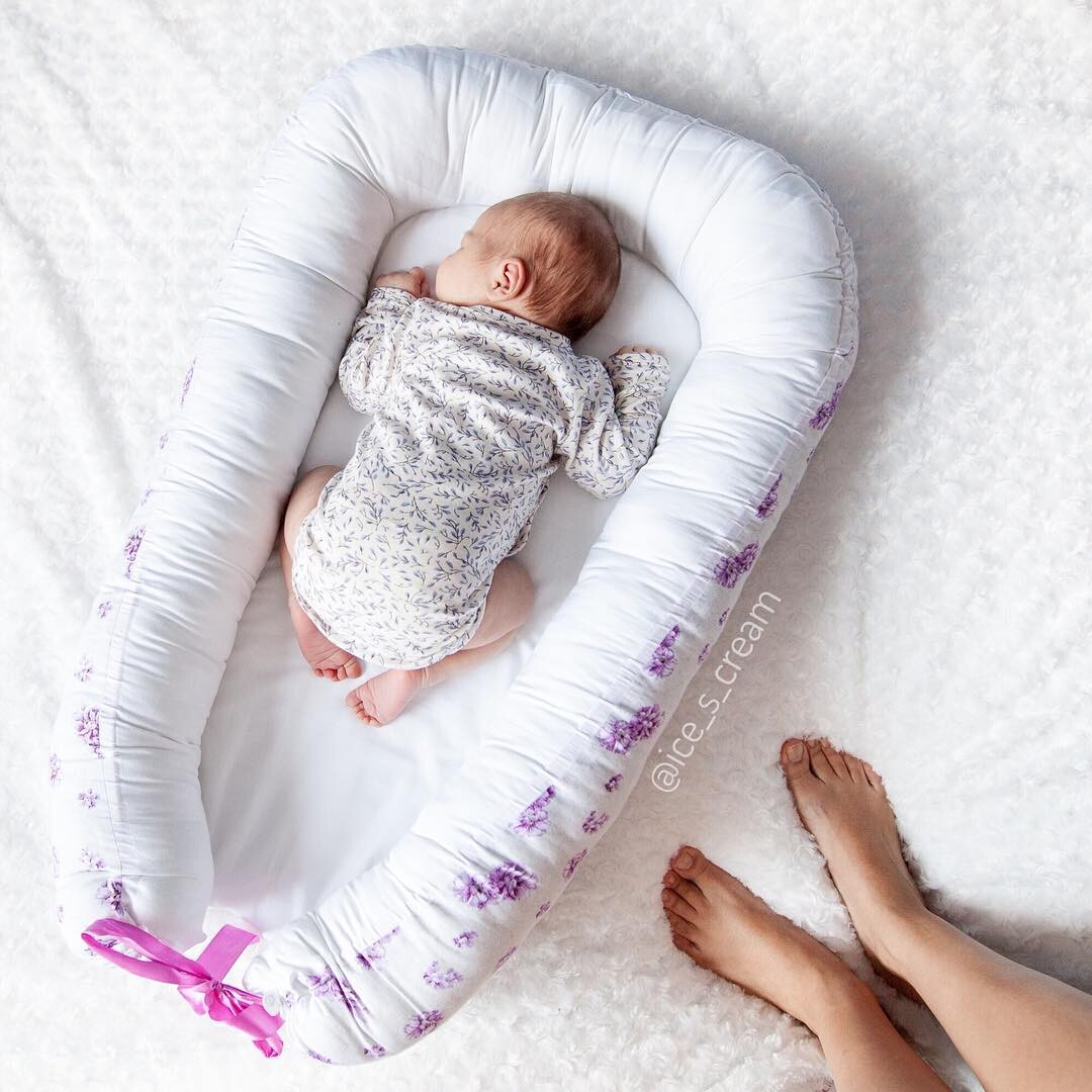 Можно ребенку спать в коконе. Кокон в кроватку для новорожденных. Гнездышко для новорожденного.
