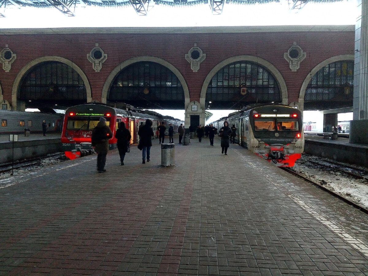 перрон казанского вокзала в москве