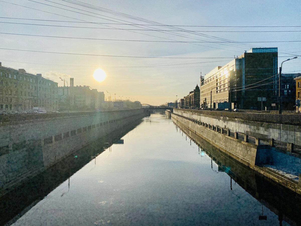 Камера обводный канал санкт петербург. Обводный канал Санкт-Петербург. Каналы Петербурга. Обводной канал Санкт-Петербург фото. Питер весной.