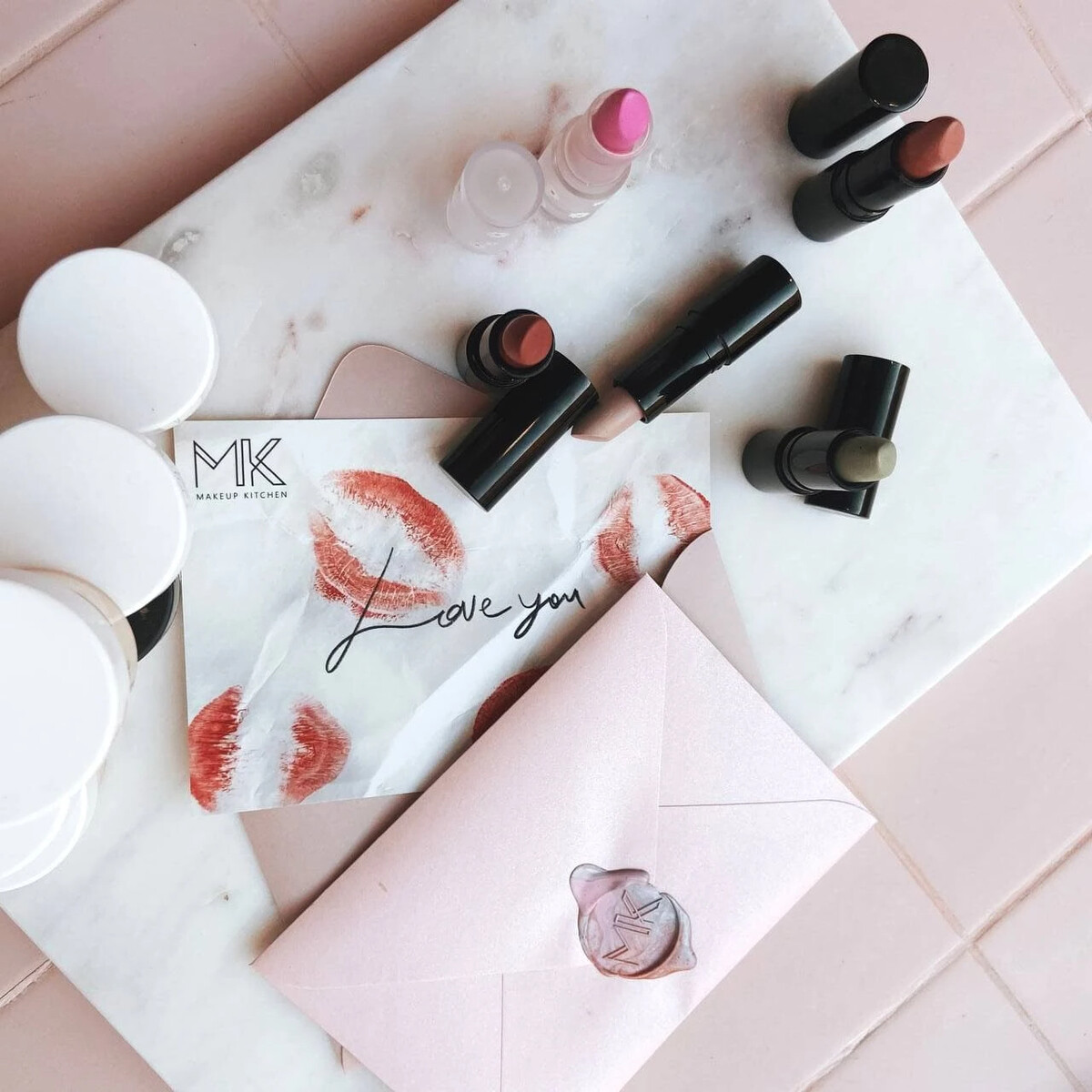 Makeup kitchen. Мейкап Китчен. Make up Kitchen сертификат.