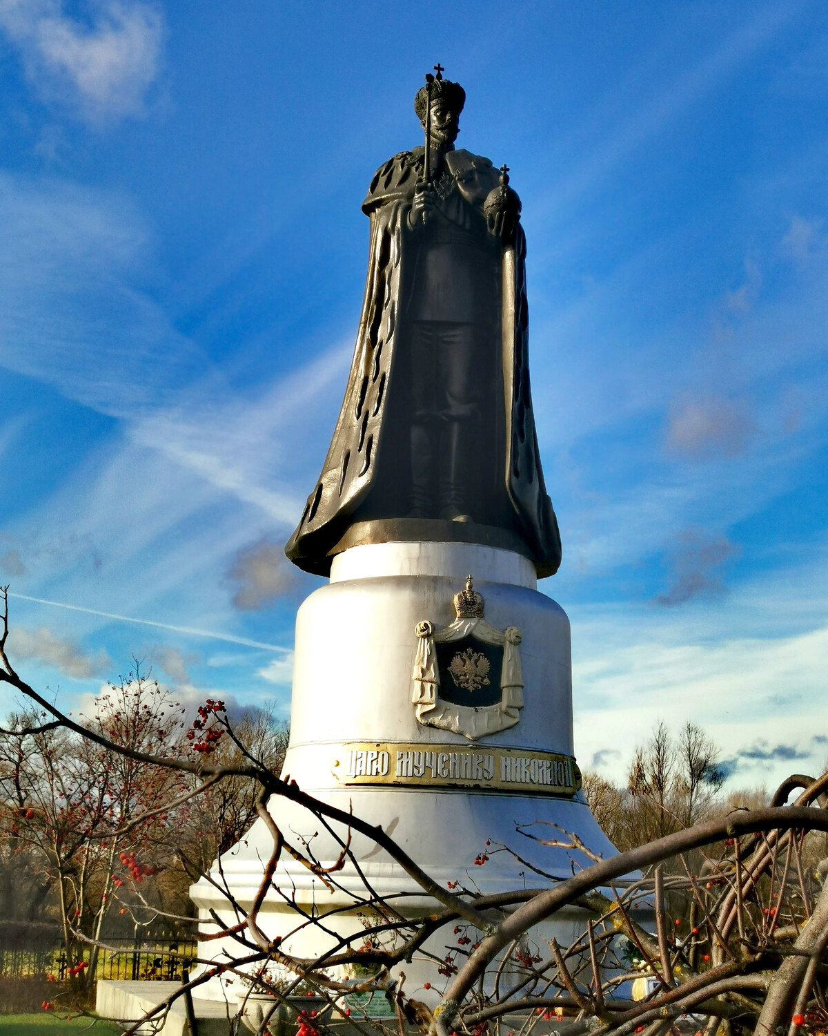 Памятник царю. Памятник Николаю 2 в Мытищах. Памятник Николаю 2 в Тайнинском. Памятник Николаю 2 в селе Тайнинском Мытищи. Памятник царю в Мытищах.