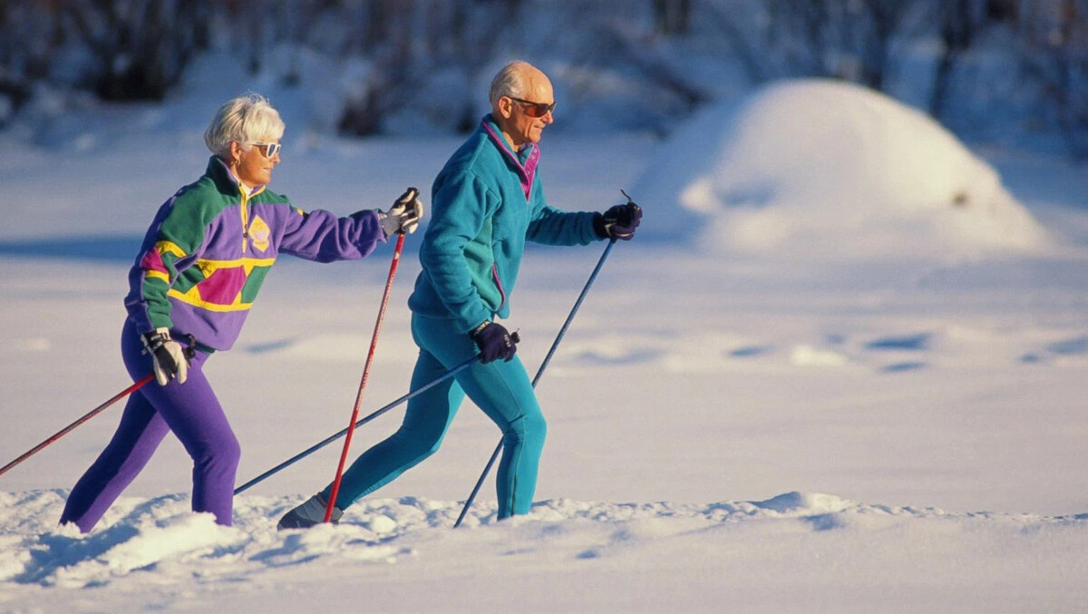 Спортивная пара лыжи