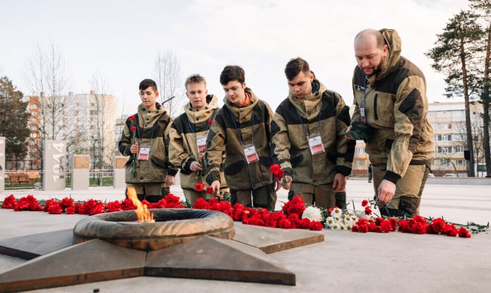 ночной магнитогорск тыл фронту. декабрьские женщины. 3 декабря. завтра 3 декабря. день прокла 3 декабря картинки.