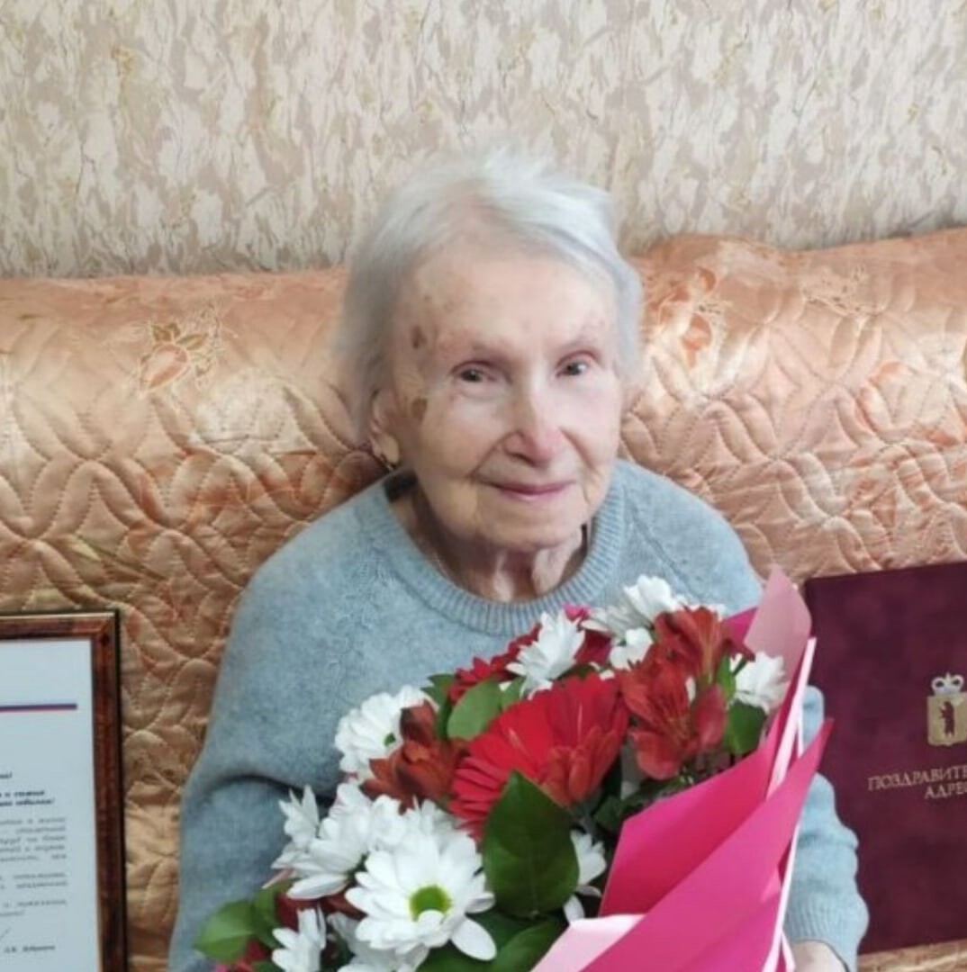 Столетний юбиляр. Столетняя годовщина. Столетний юбилей жительницы рыбинска видео. В 2012 году журнал природа отметила свой столетний юбилей. Киноактеры отметившие столетний юбилей.