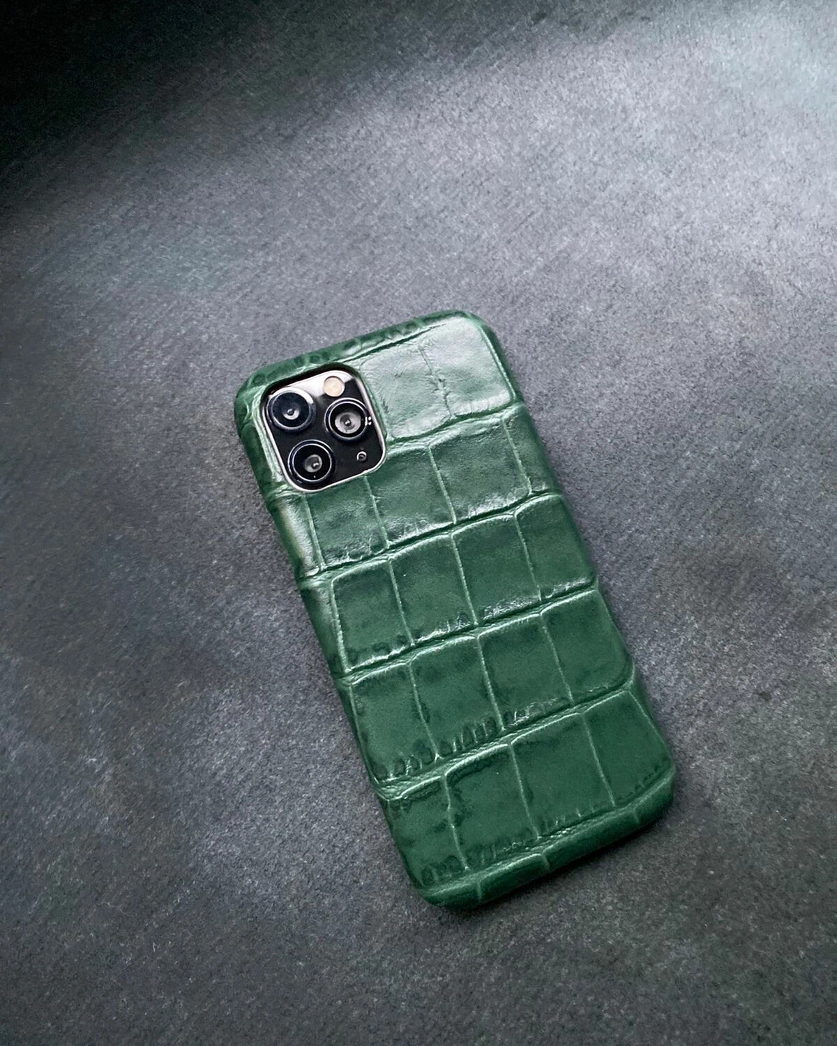 Зелёный кожаный чехол ручной работы Mobcase 1585 для iPhone 13 Pro ...