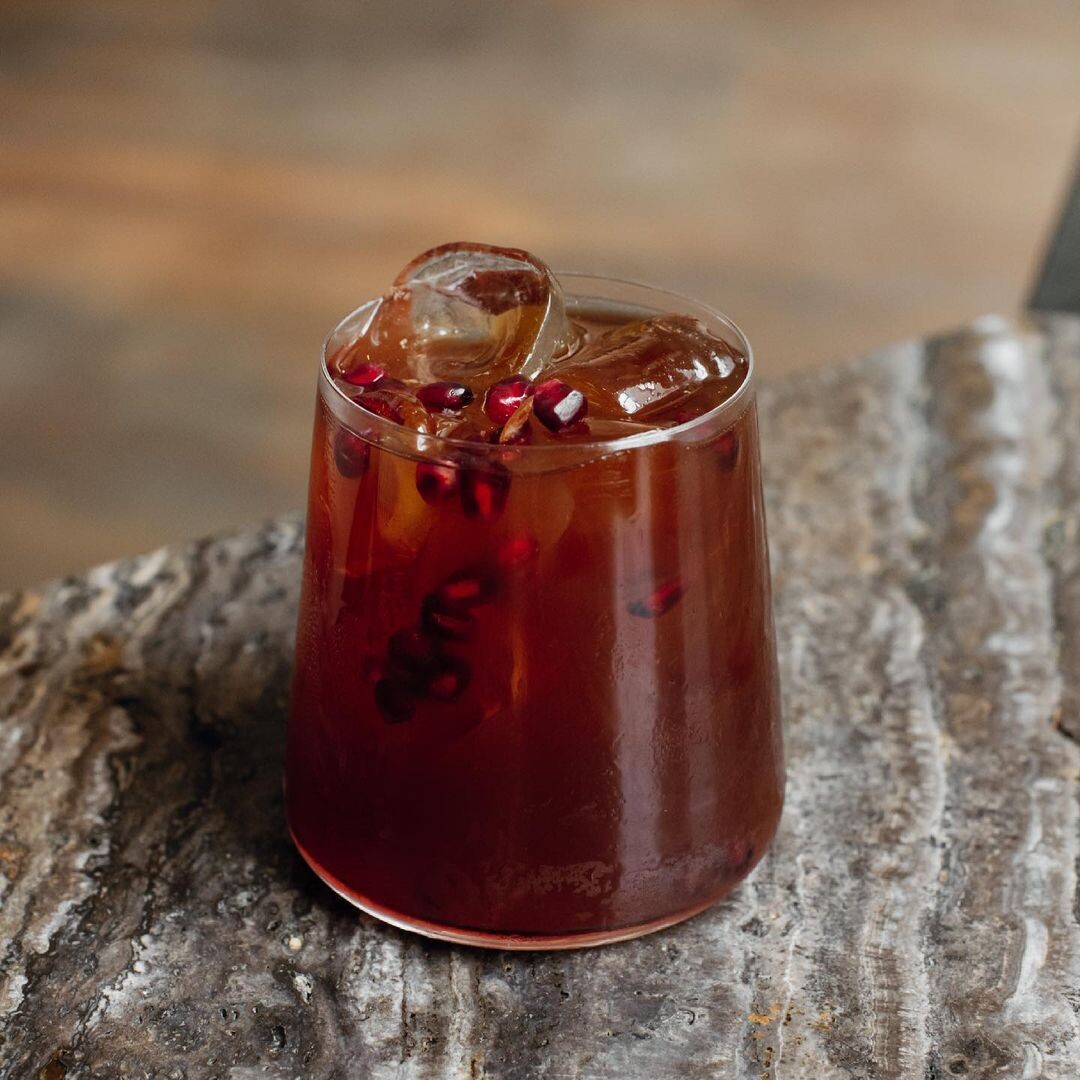 Гранат гранатовый сок. Турецкий гранатовый чай. Гранатовый бамбл. Pomegranate nar чай. Гранатовый кофе.