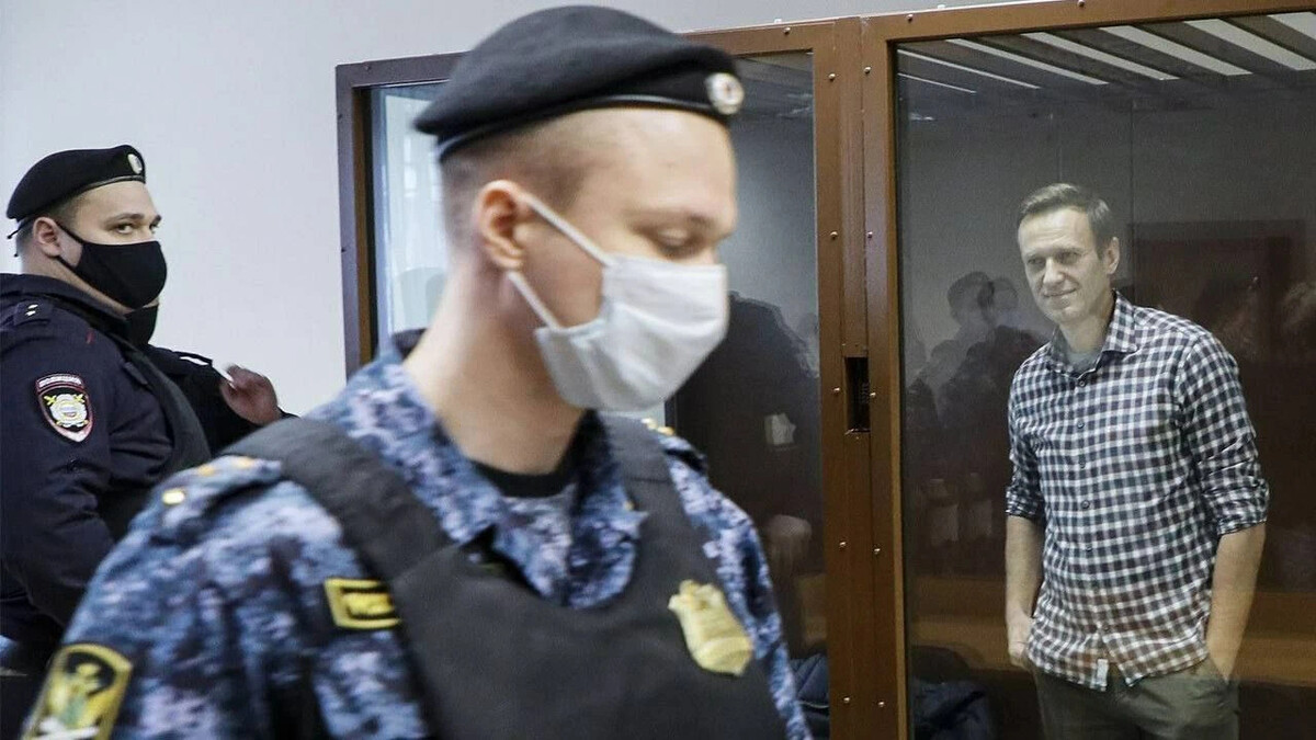 Почему навального посадили в тюрьму простыми словами. Почему навального посадили в тюрьму простыми словами. Почему власть боится навального. Навального посадили. Почему навального посадили в тюрьму простыми словами.