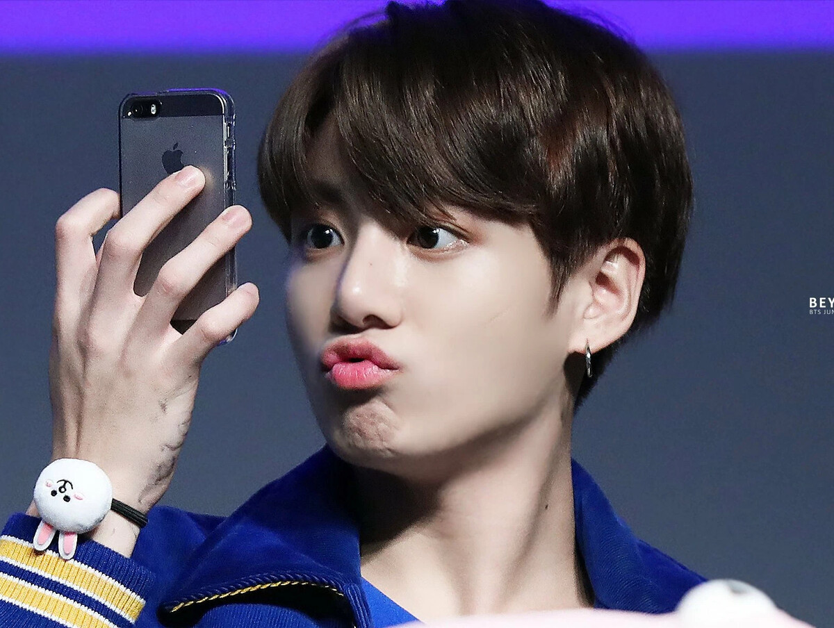 Магия азии бтс. BTS Чонгук 2017. БТС Чонгук 2017 лицо. Чонгук из BTS 2021. Чон Чонгук милый 2021
