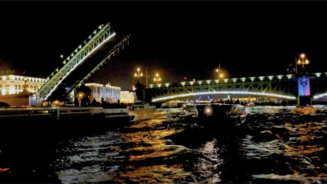 Разводной мост дворцовский в санкт-петербурге. Благовещенский мост разводка. Разводной мост дворцовский в санкт-петербурге. Санкт-петербург мосты ночью. Дворцовый мост в санкт-петербурге.