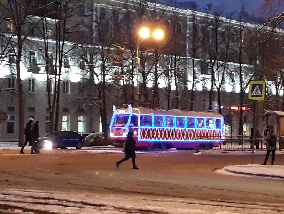 Ездил в екатеринбург. Ленина Гагарина перекресток фото Екатеринбург.