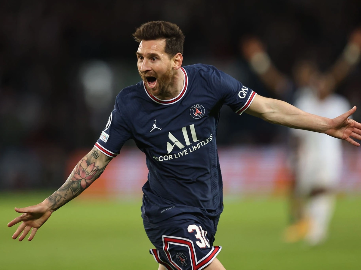 Месси голов за год. Месси в России. Messi PSG Wallpaper