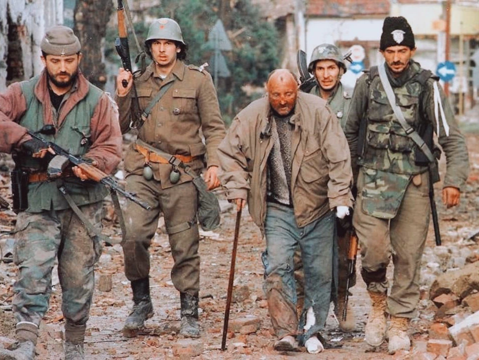 Боснийская война 1992-1995 сербы. Конфликт с сербскими добровольцами. Альберт андиев доброволец в сербии. Похороны альберта андиева в сербии. Андиев сербия.