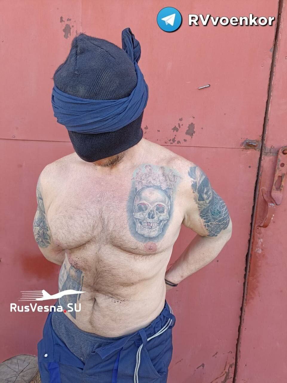 Украинцы в татуировках нацистов