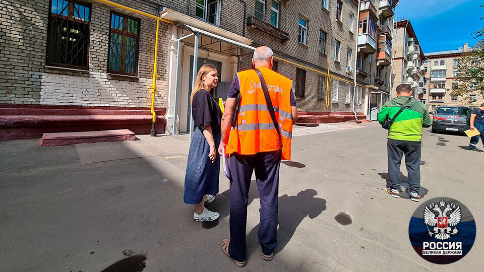 Последние на на юго востоке. Жители Москвы. Пятиэтажки в Москве. Фото жителя. Москва люди.