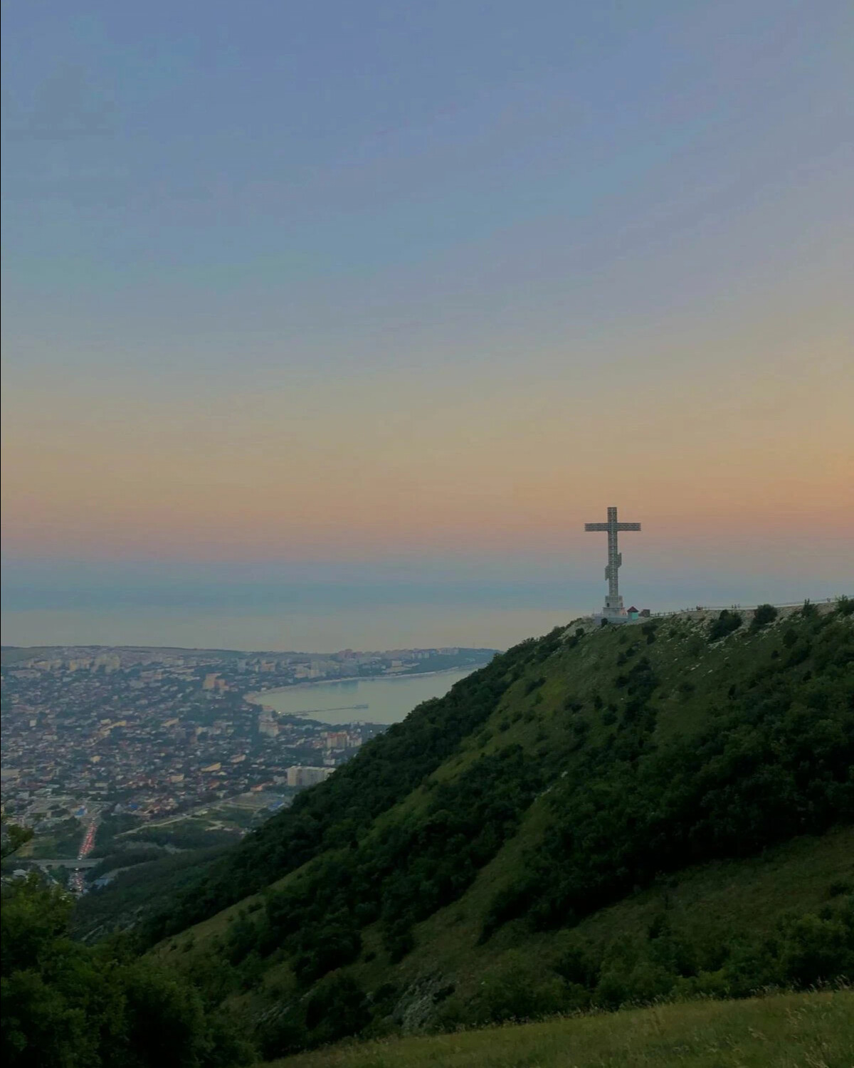 Крест в геленджике на горе фото