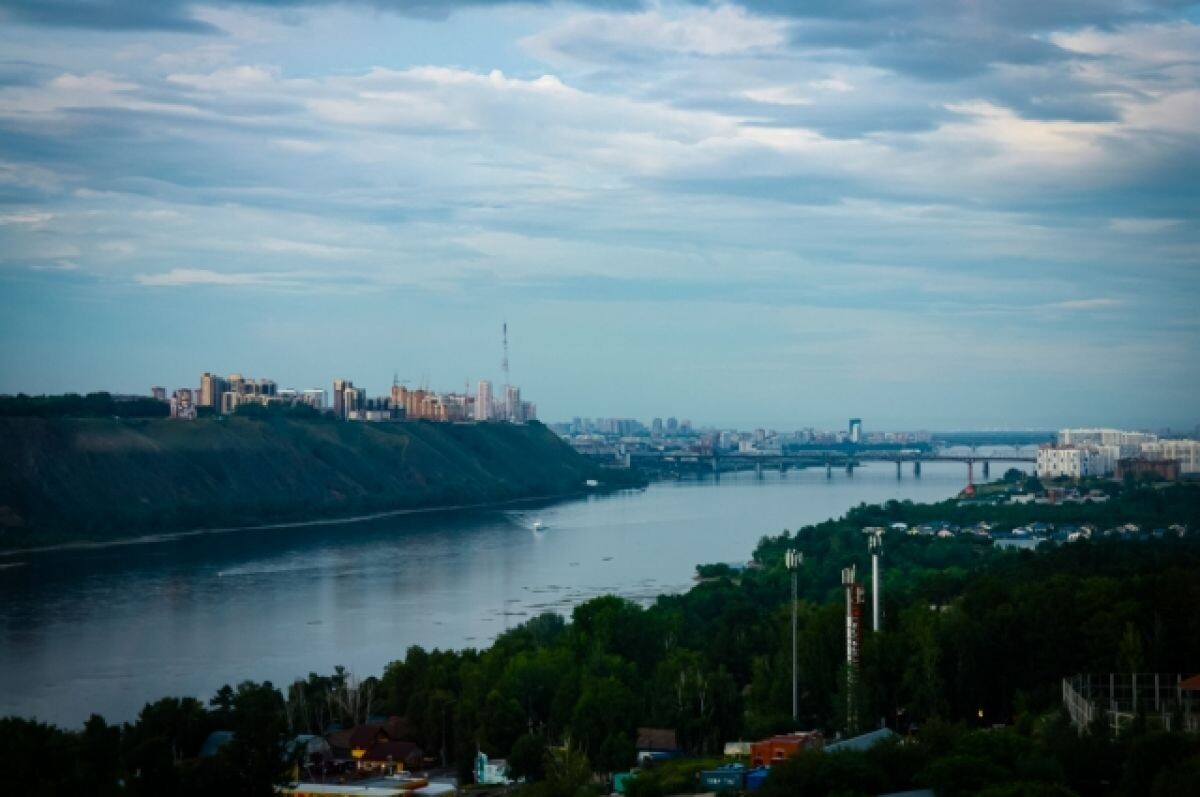 Конкретный город. Набережная Енисея Красноярск. Енисей река сейчас. Енисей зимой в Красноярске. Алпи Енисей Красноярск.