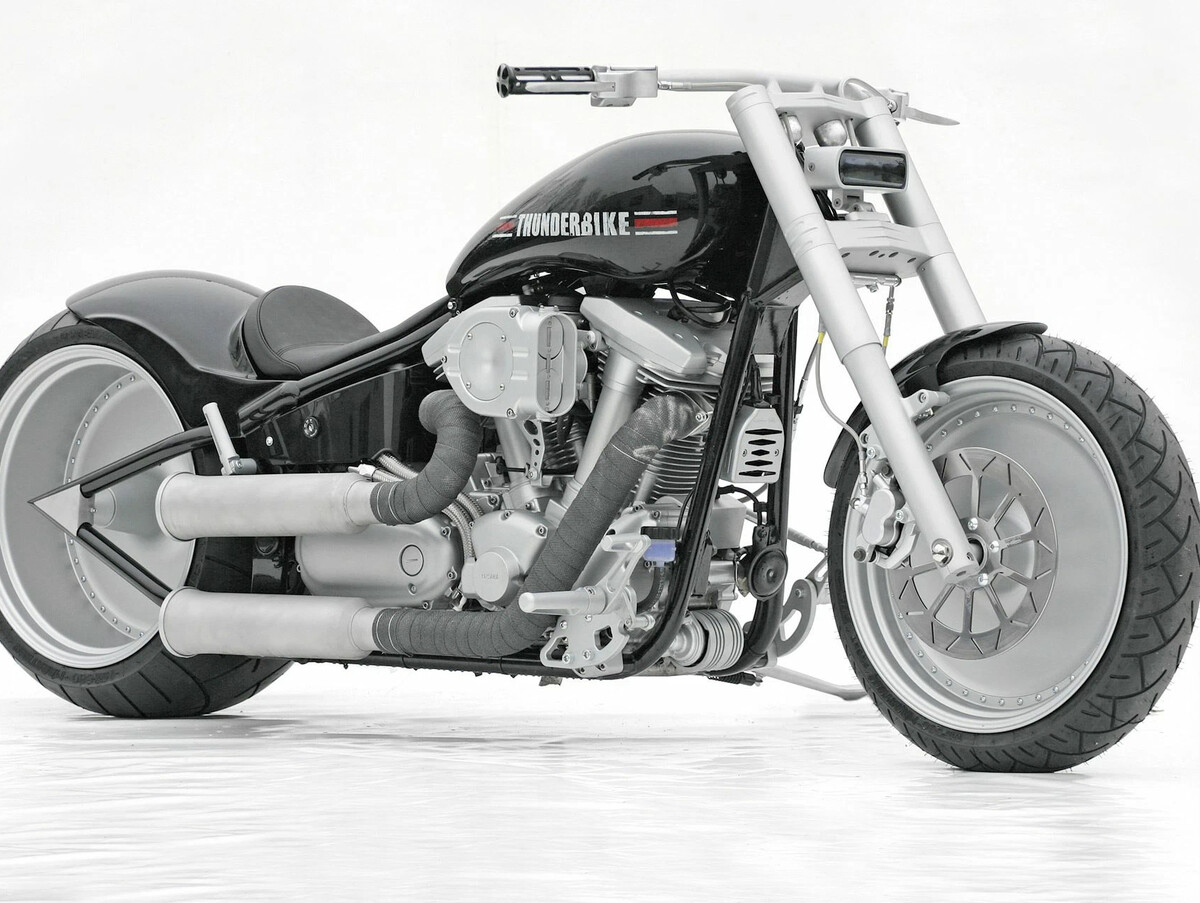 Yamaha custom. Yamaha Кастомная. Ямаха под Харлей. Харлей Ямаха 350 спорт. Стимпанк чоппер из Yamaha Warrior.