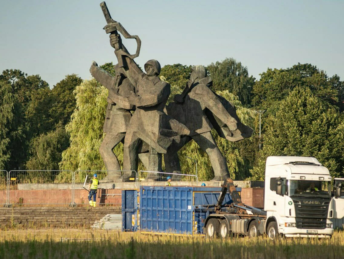 памятники латвии