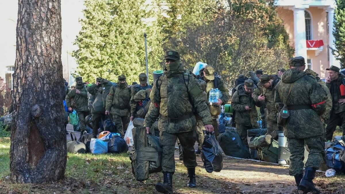 Мобилизация в ростове. Сальск мобилизация. Мобилизация в селе. Мобилизация картинки. Мобилизованные россияне с оружием.